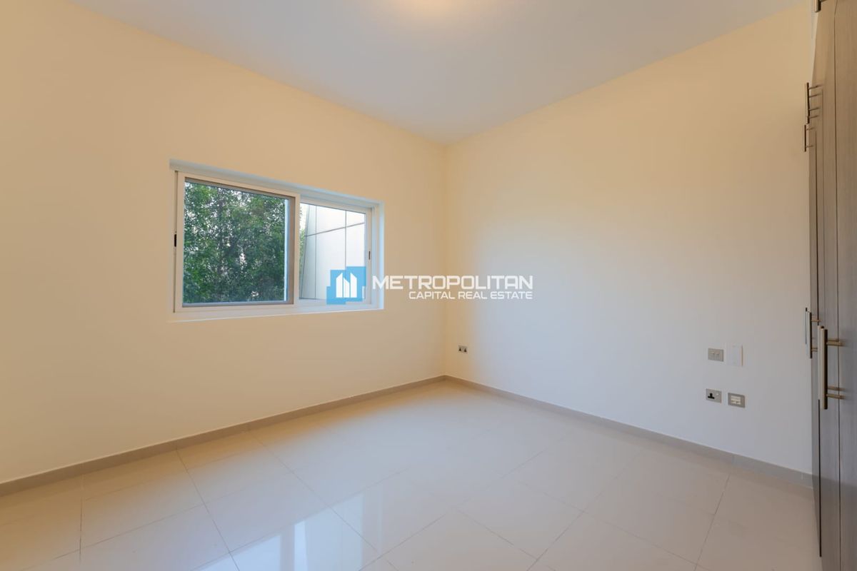 Rare Seafront 2BR+Balcony| Direct Boardwalk Access