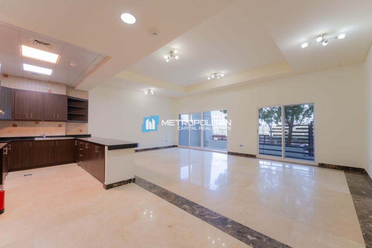 Rare Seafront 2BR+Balcony| Direct Boardwalk Access