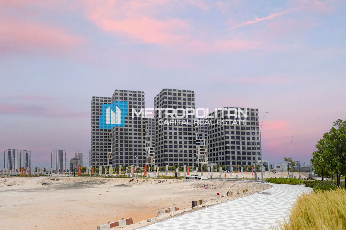 Spacious Studio | High Floor | Sea View | Vacant