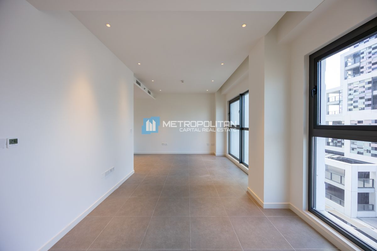 Spacious Studio | High Floor | Sea View | Vacant