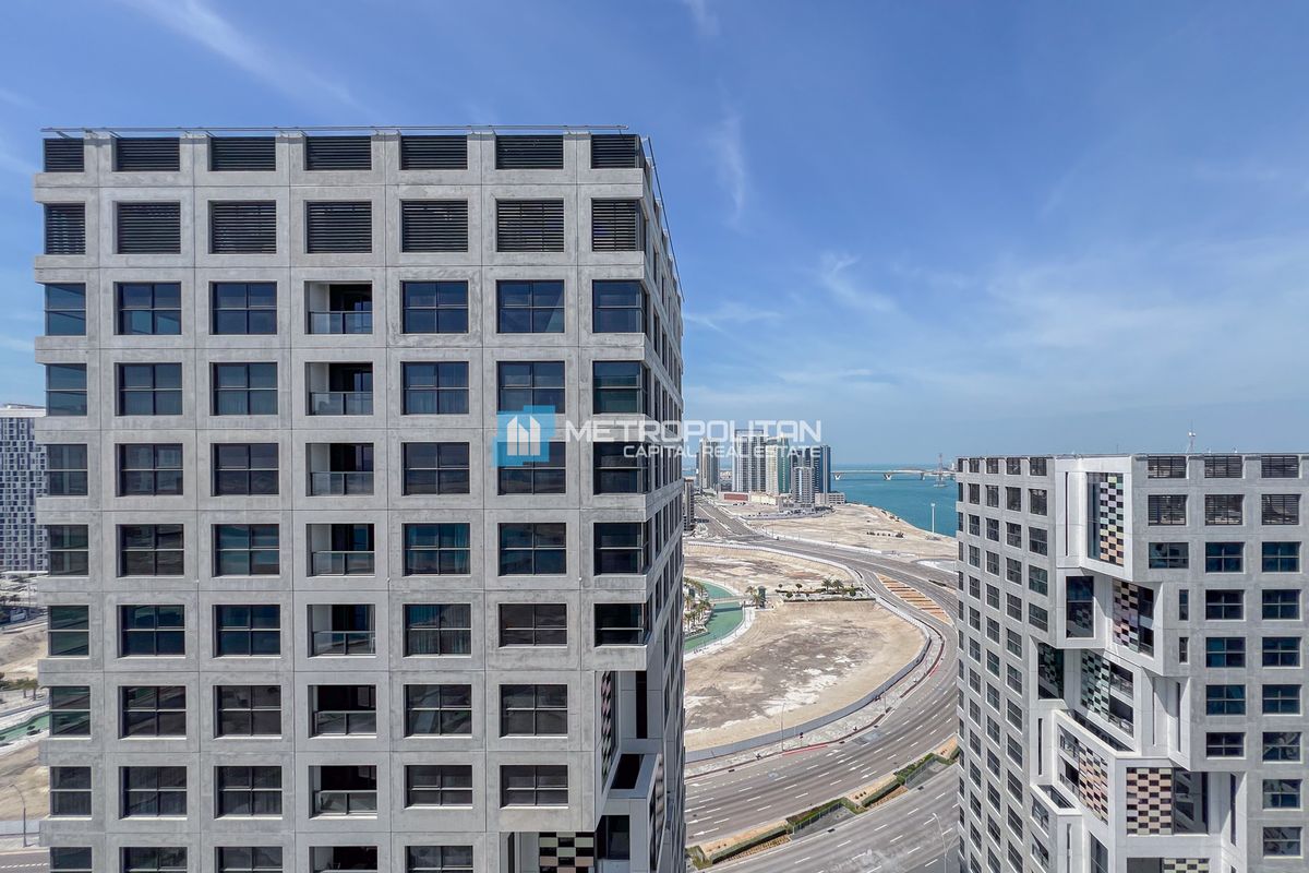Spacious Studio | High Floor | Sea View | Vacant