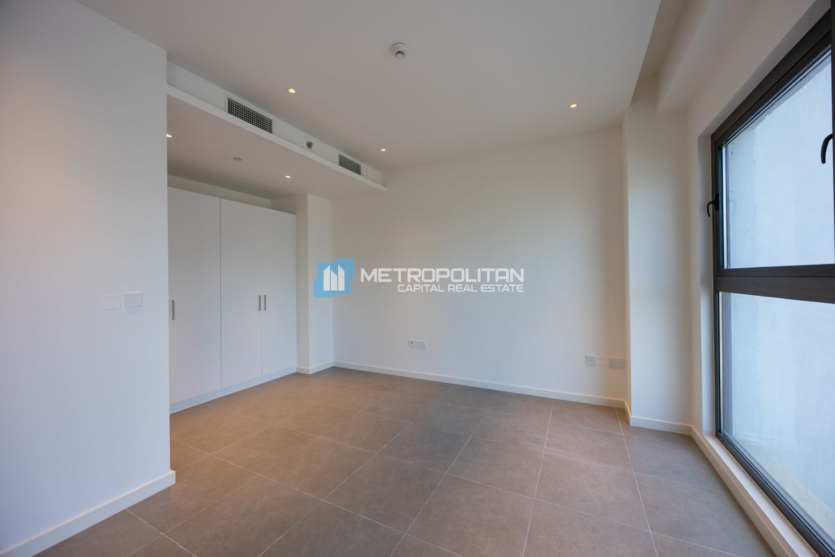 Spacious Studio | High Floor | Sea View | Vacant