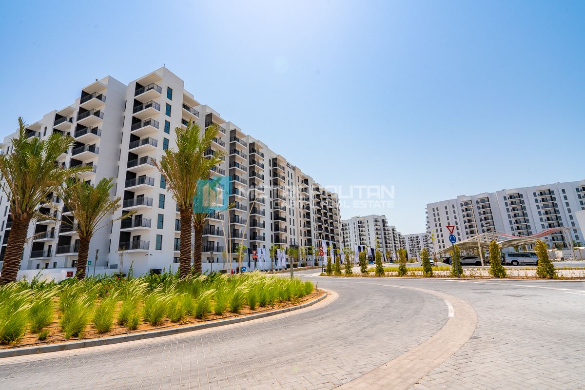 High Floor | Canal and Pool View | Studio+Balcony
