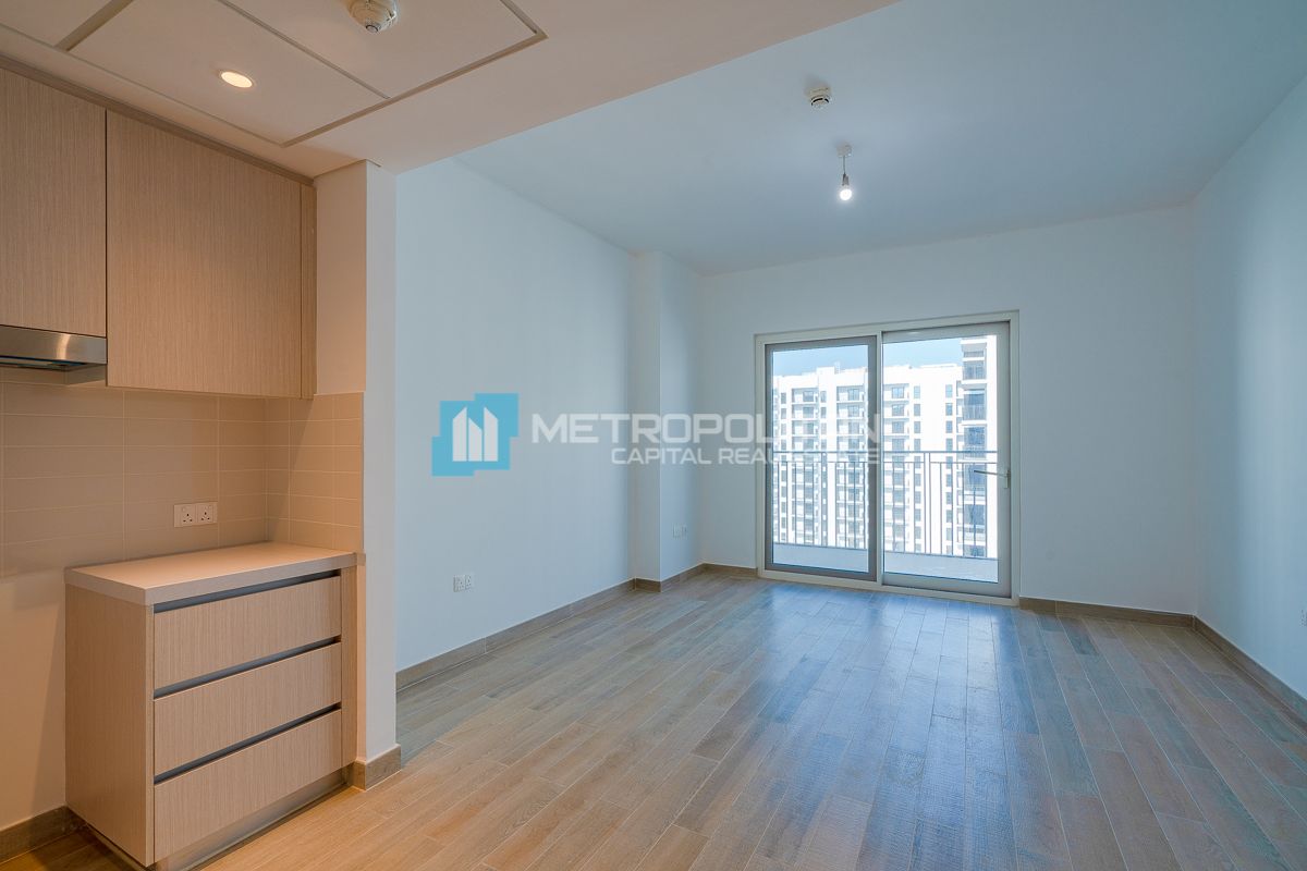 High Floor | Canal and Pool View | Studio+Balcony