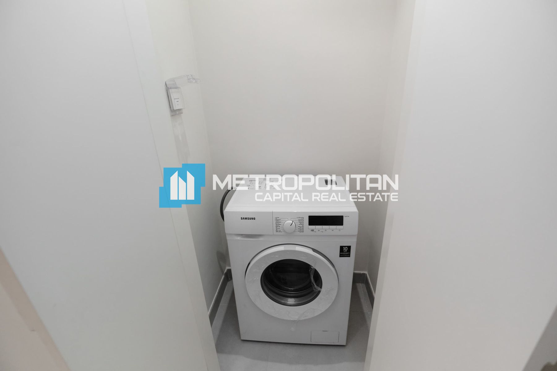 1BR | Near to the Sea, Boulevard View | Vacant