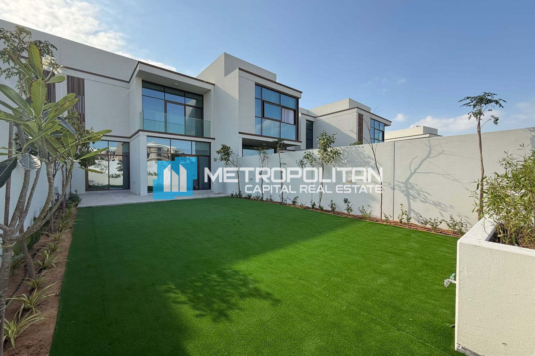 Single Row | 2BR w/ Balcony | Convenient Location