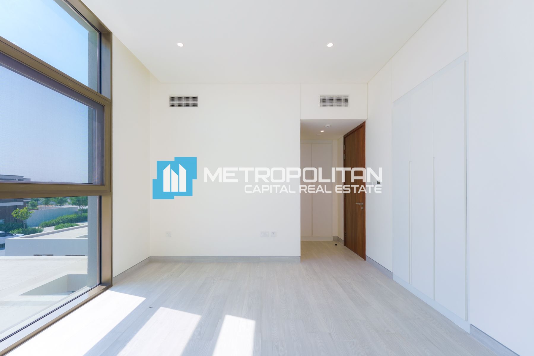 Single Row | 2BR w/ Balcony | Convenient Location