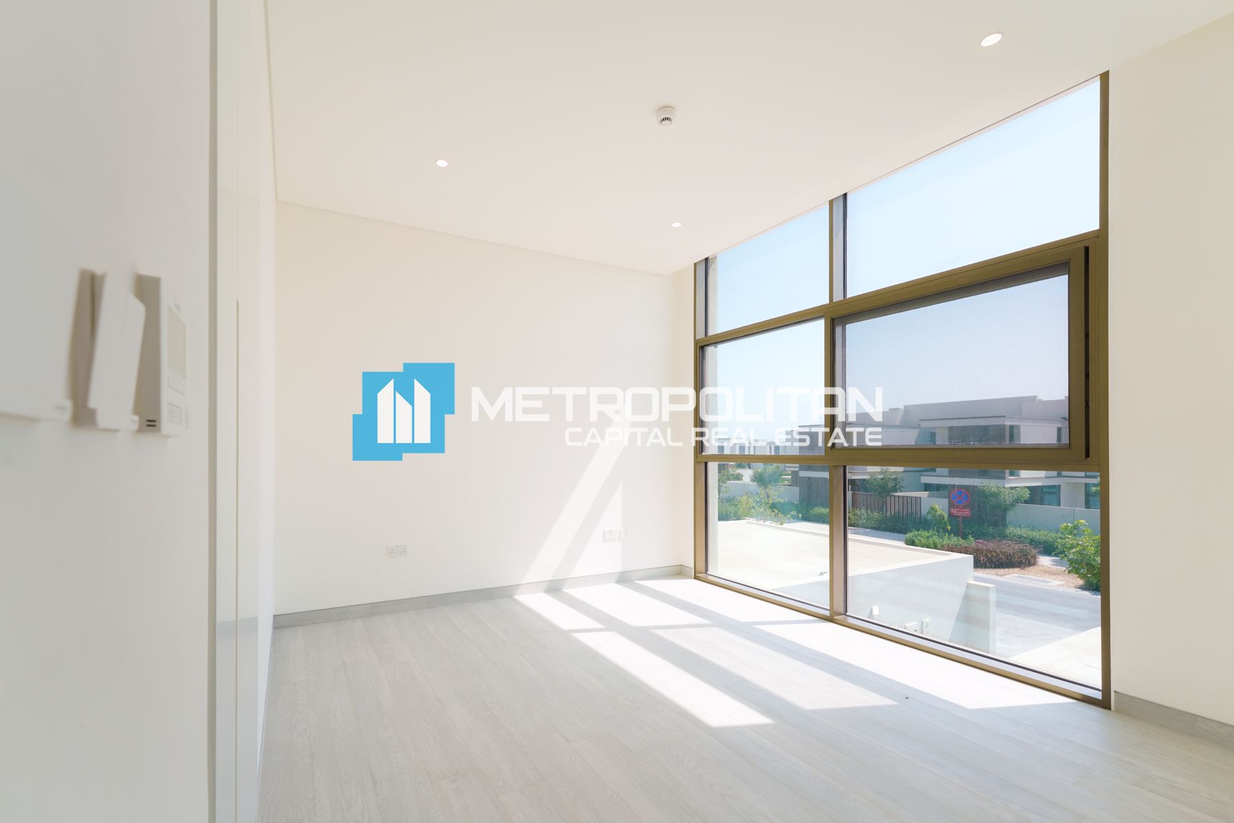 Single Row | 2BR w/ Balcony | Convenient Location