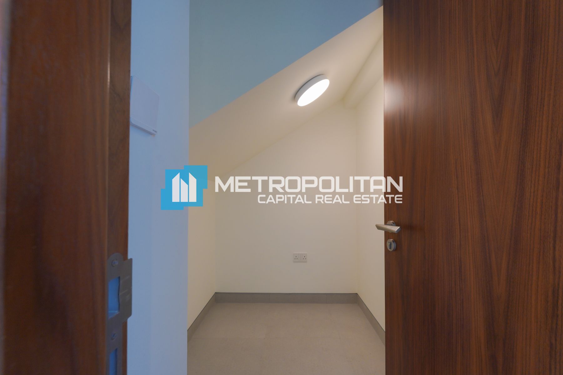 Single Row | 2BR w/ Balcony | Convenient Location