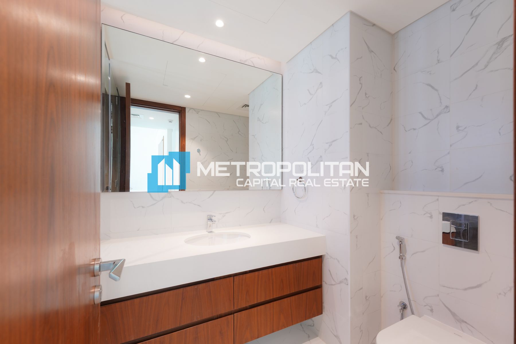 Single Row | 2BR w/ Balcony | Convenient Location