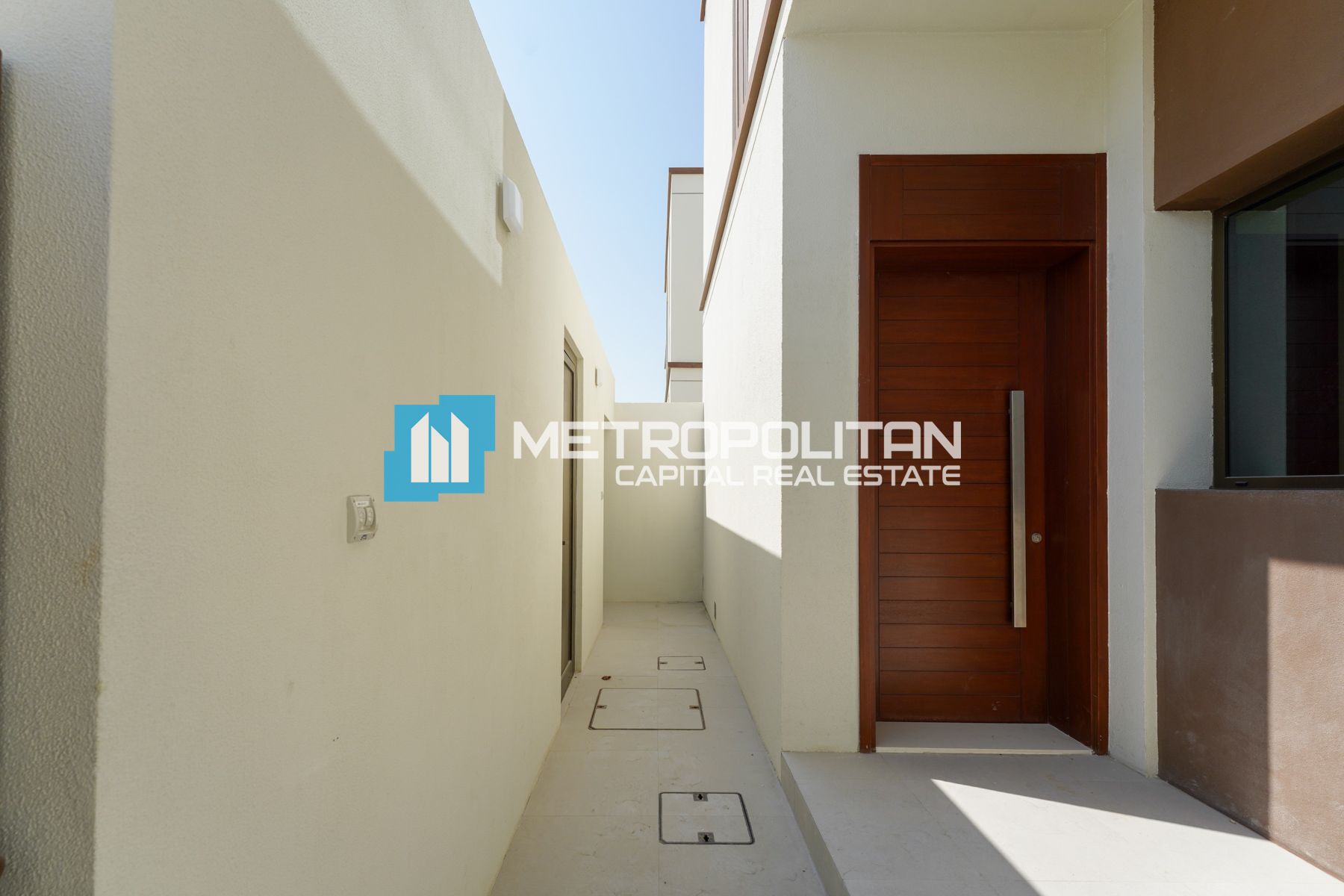 Single Row | 2BR w/ Balcony | Convenient Location