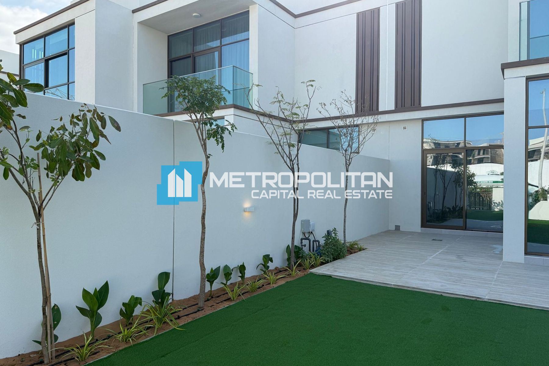 Single Row | 2BR w/ Balcony | Convenient Location