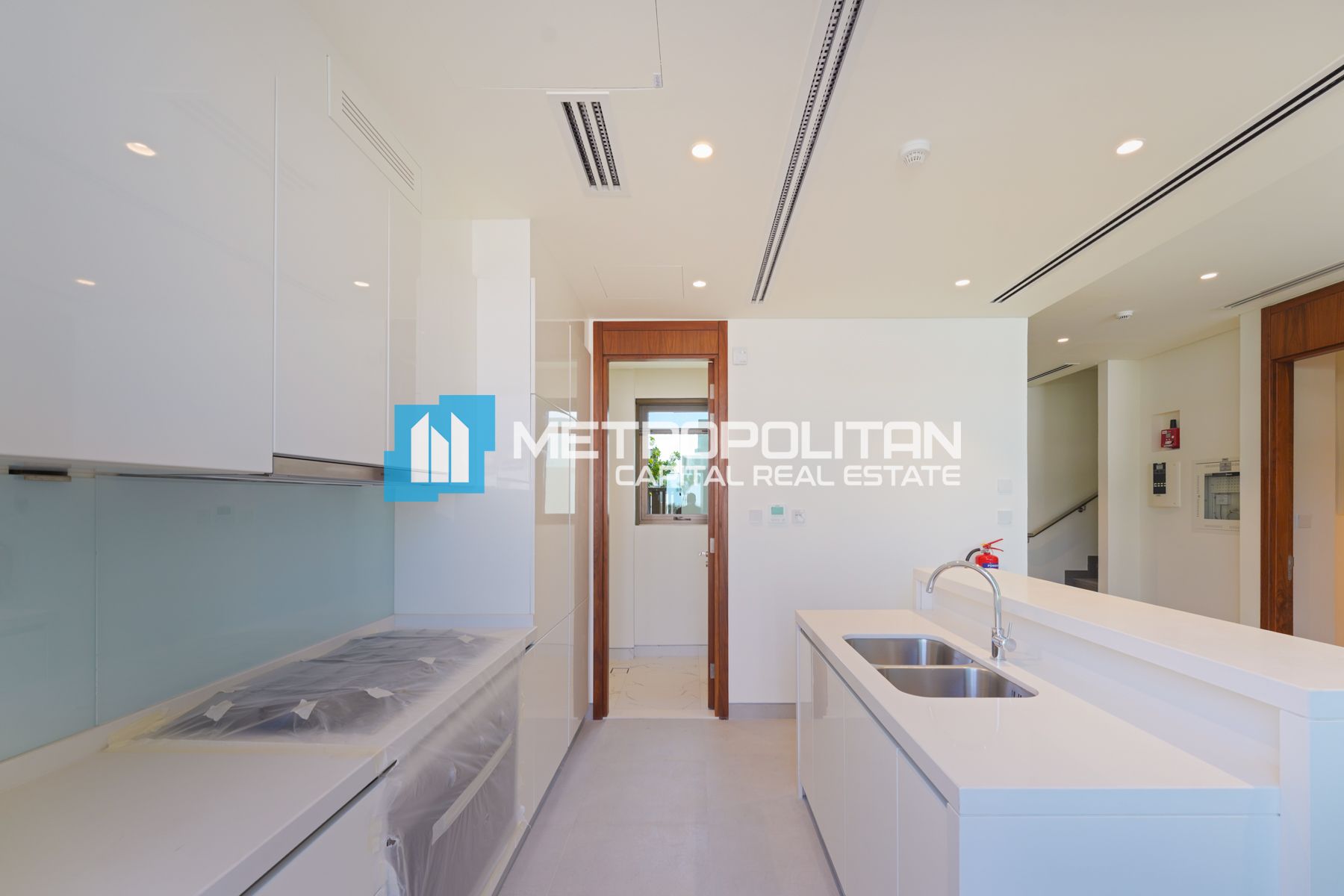 Single Row | 2BR w/ Balcony | Convenient Location