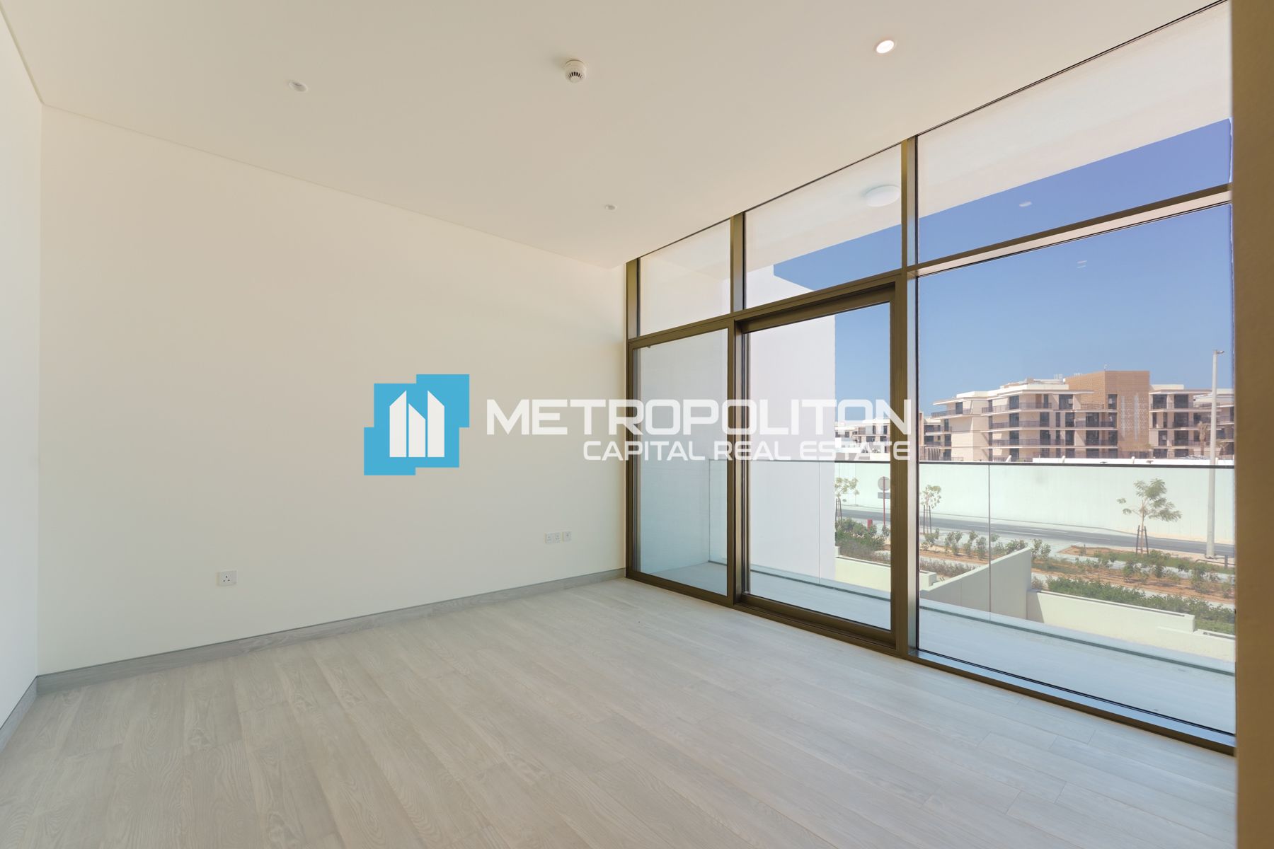Single Row | 2BR w/ Balcony | Convenient Location