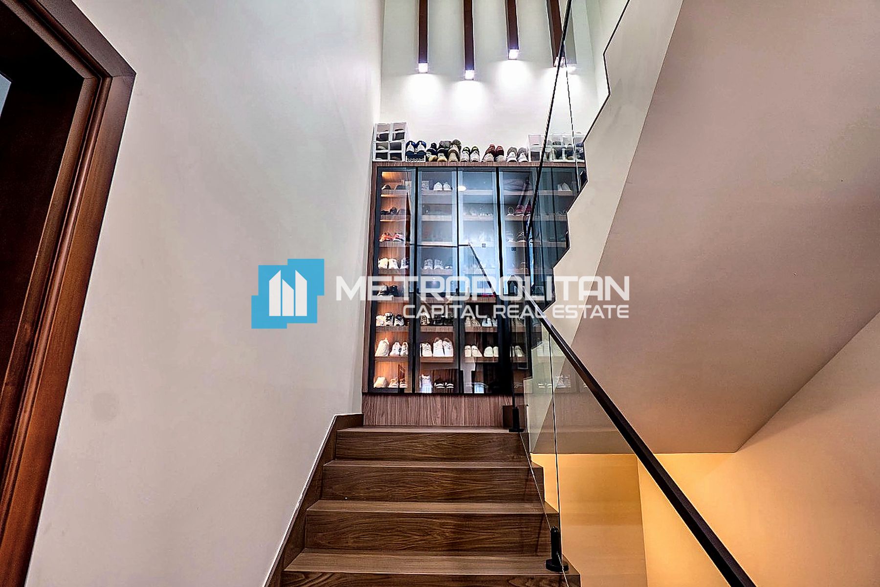 Fully Upgraded | Corner Villa | Private Garden