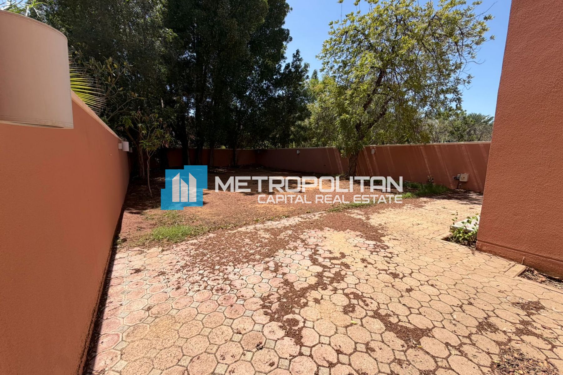 Hot Deal| Huge Plot |Free Maintenance & SC |Vacant