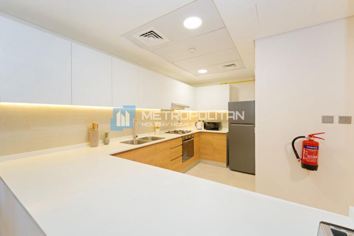 Huge Layout | 1BR w/ Balcony | Ready to Move