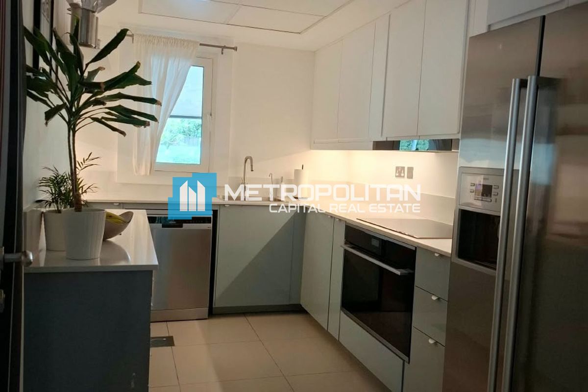 Vacant | Fully Renovated 5BR+M | Extended Garden
