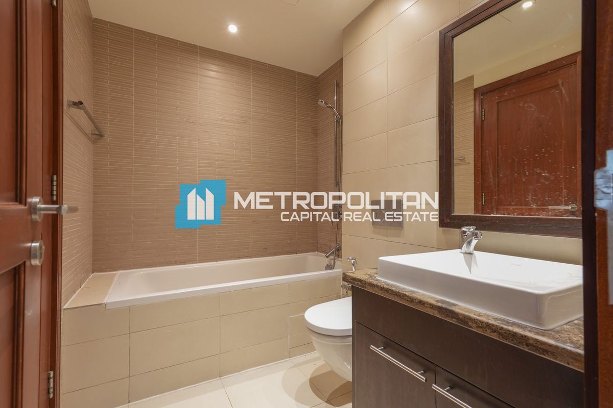 Distress Deal | Vacant 1BR+Balcony | Urgent Sale