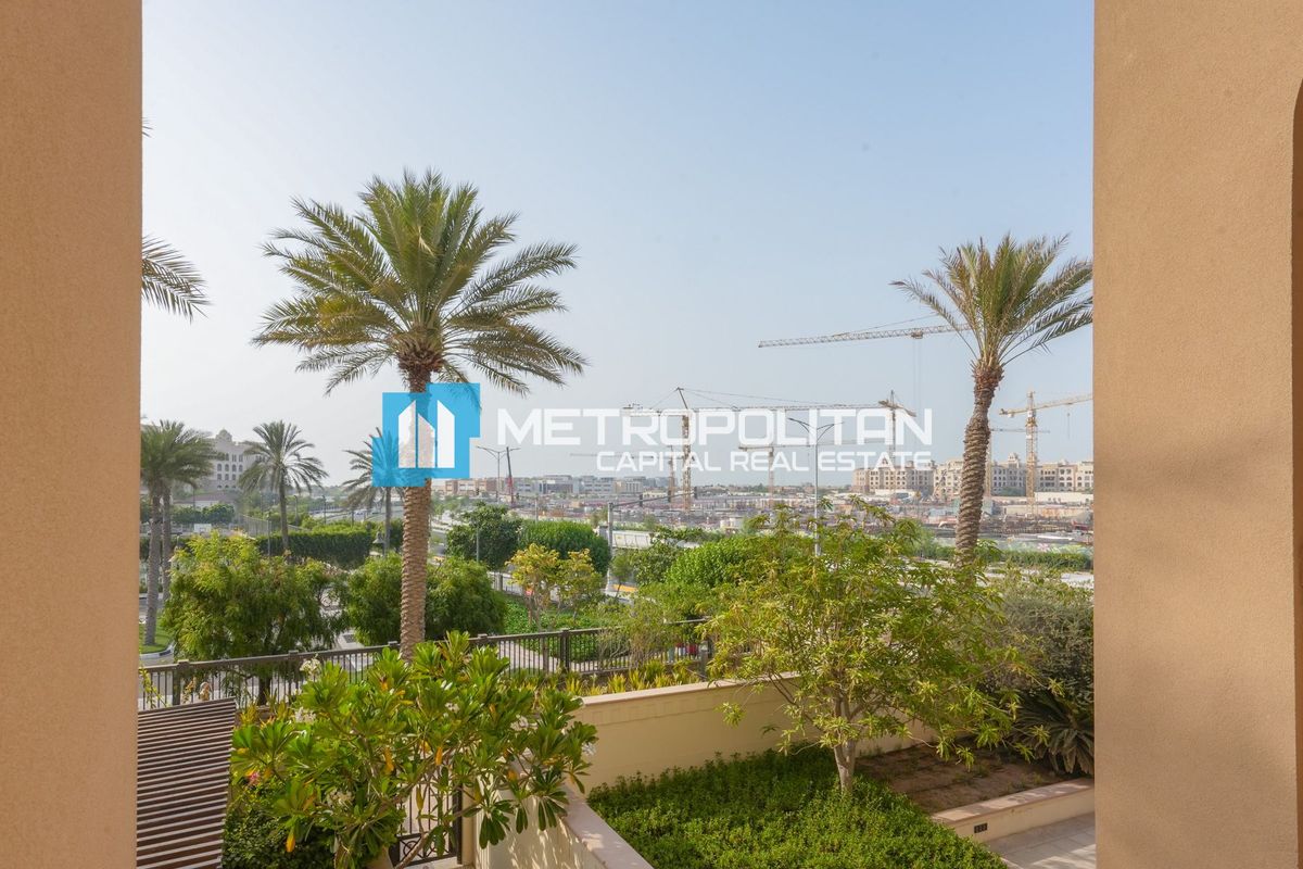 Distress Deal | Vacant 1BR+Balcony | Urgent Sale