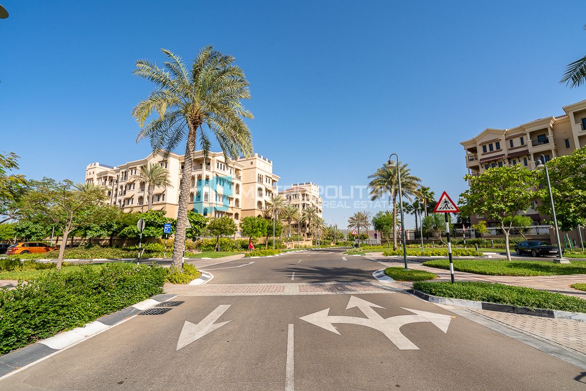 Distress Deal | Vacant 1BR+Balcony | Urgent Sale