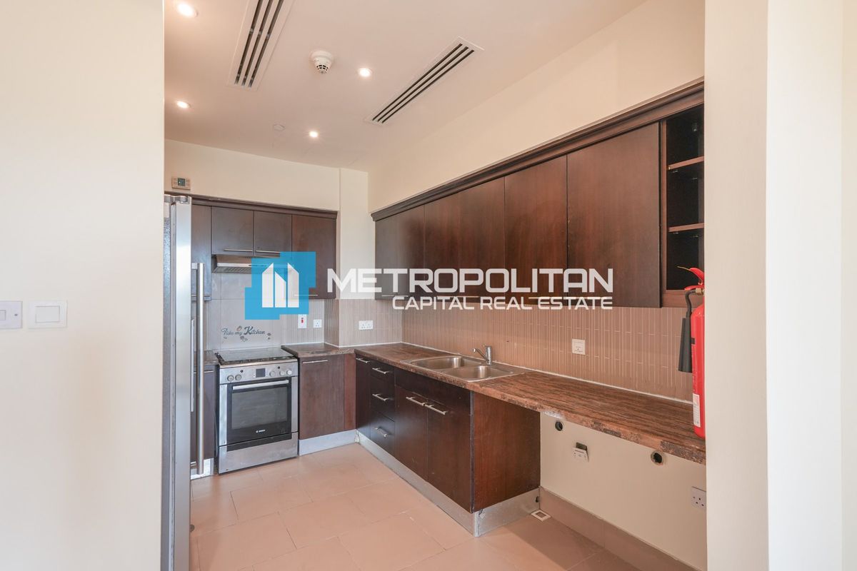 Distress Deal | Vacant 1BR+Balcony | Urgent Sale