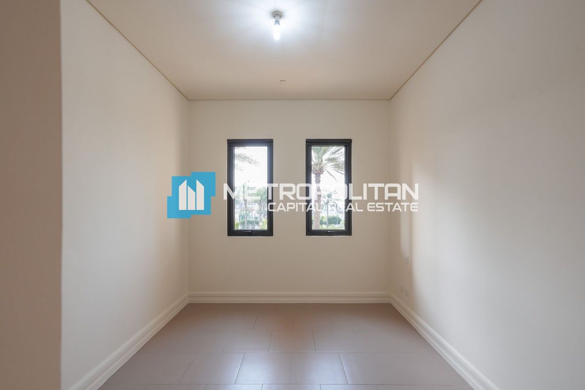 Distress Deal | Vacant 1BR+Balcony | Urgent Sale