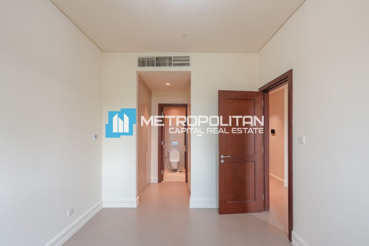 Distress Deal | Vacant 1BR+Balcony | Urgent Sale
