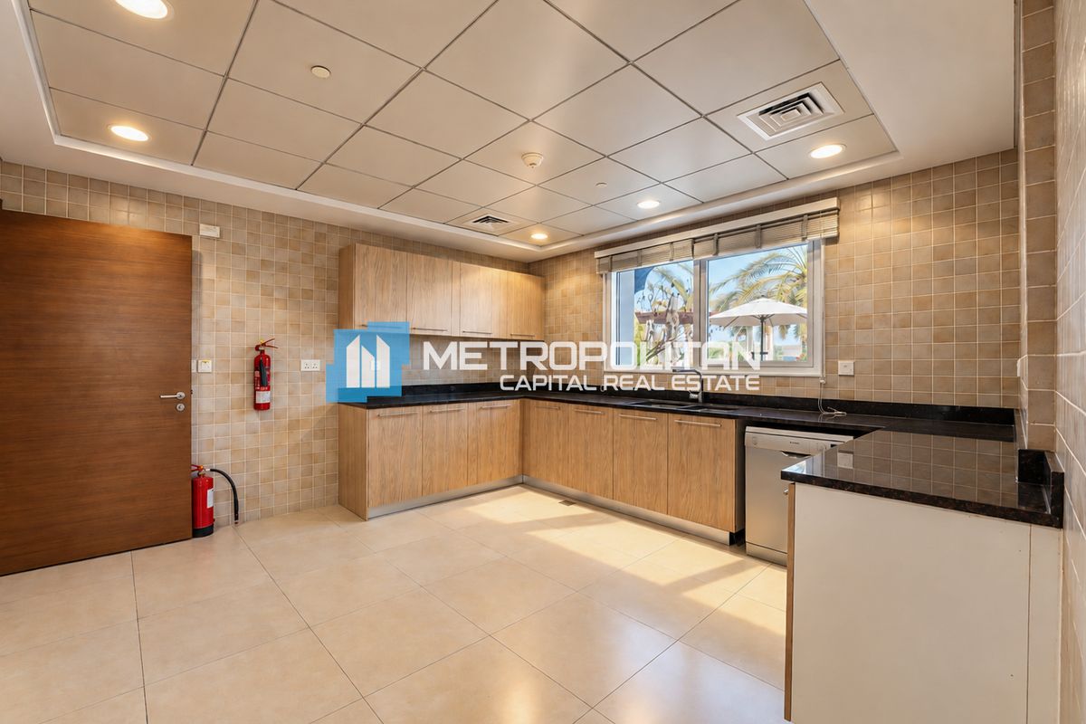 Golf & Mangrove View | 2 Balconies | Big Layout