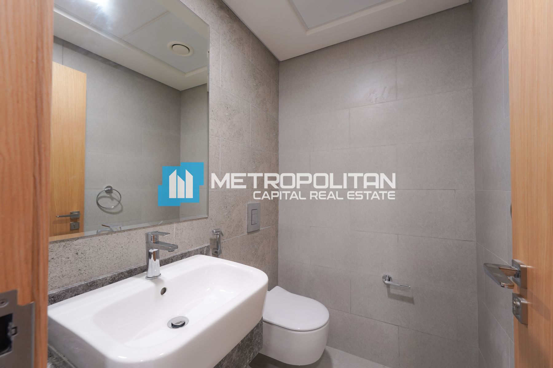 2BR w/ Balcony | Vacant | High Floor | Canal View