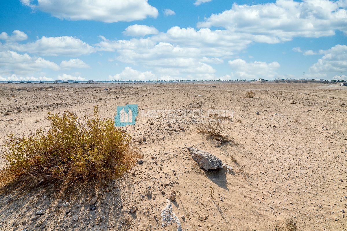 Single Row Corner | Prime Investment | Huge Land