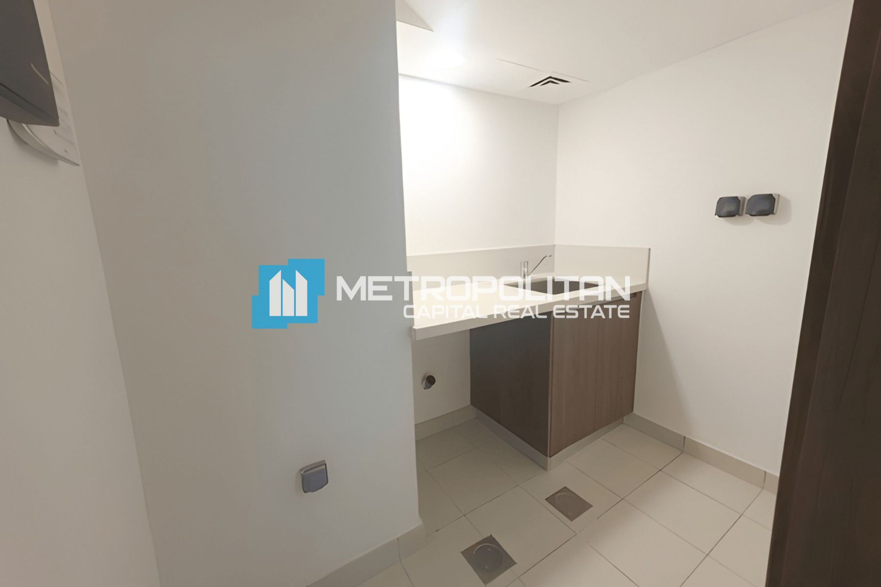 Single Row | End unit | 2BR w/ Study Room | Vacant