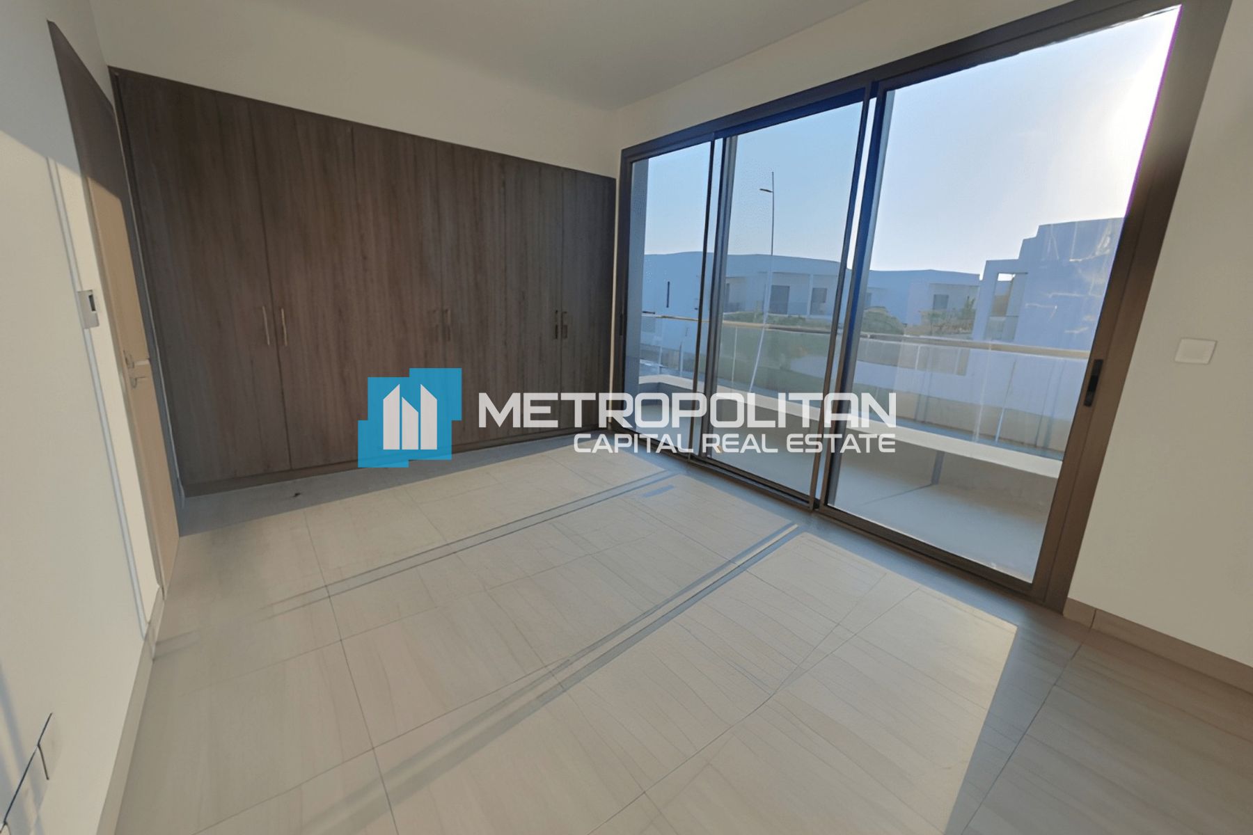 Single Row | End unit | 2BR w/ Study Room | Vacant