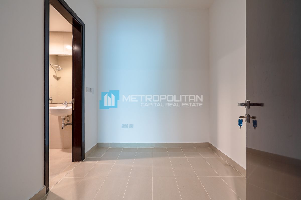 Partial Sea View | Maids + Study Views |High Floor