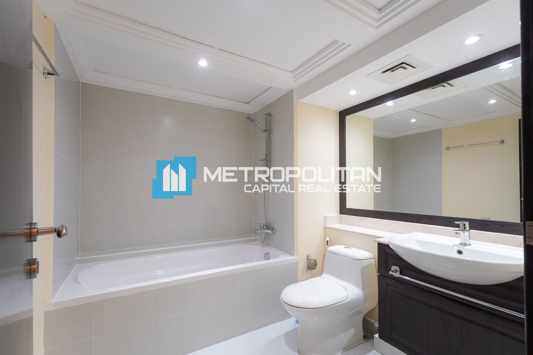 Duplex 3BR | Premium Amenities | Private Garden