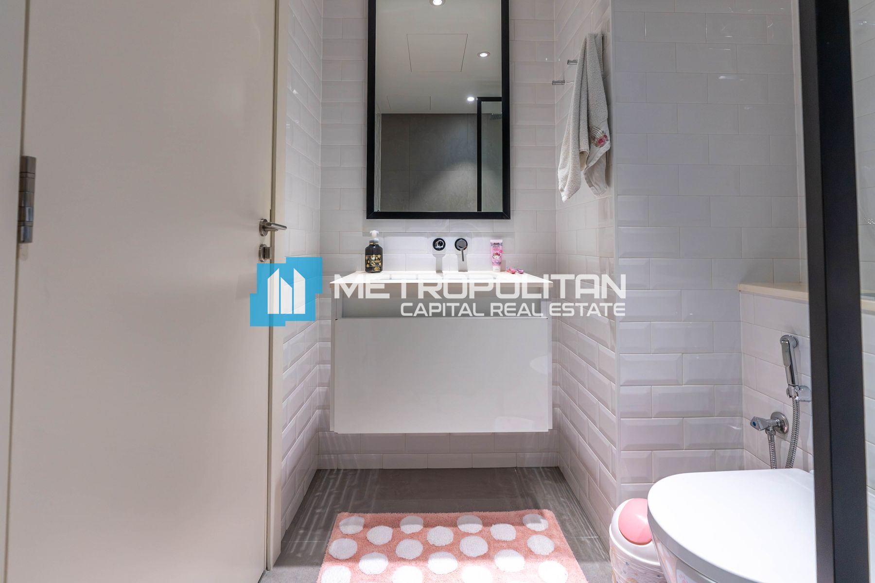 Upgraded Unique Unit | Fully Furnished | Sea view