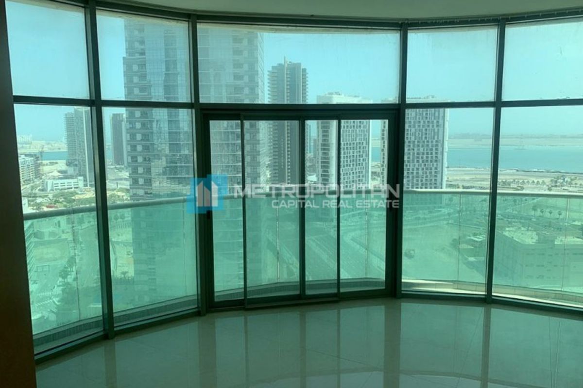Penthouse in Beach Tower | Maids Room | Canal View