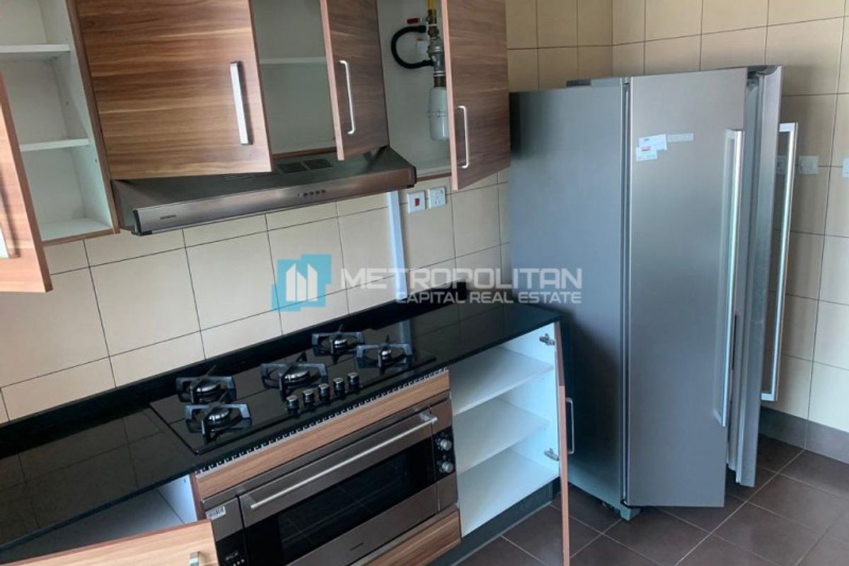 Penthouse in Beach Tower | Maids Room | Canal View