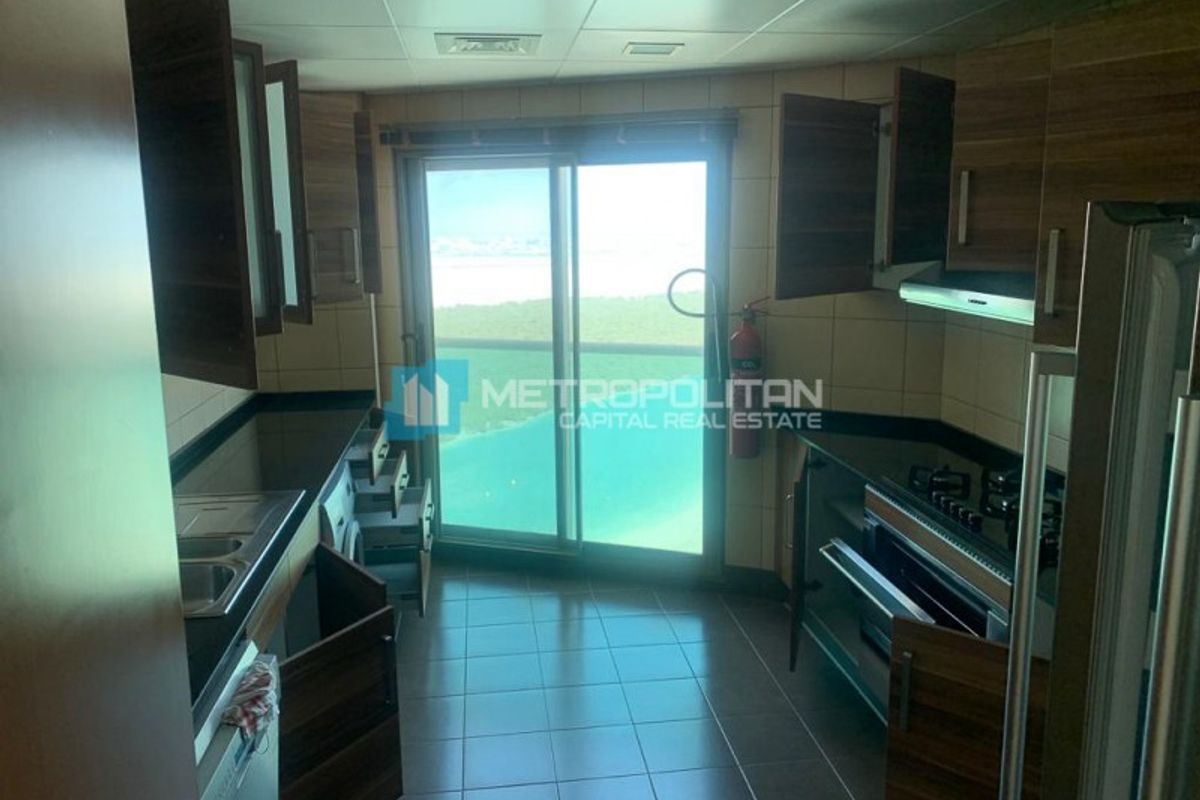Penthouse in Beach Tower | Maids Room | Canal View