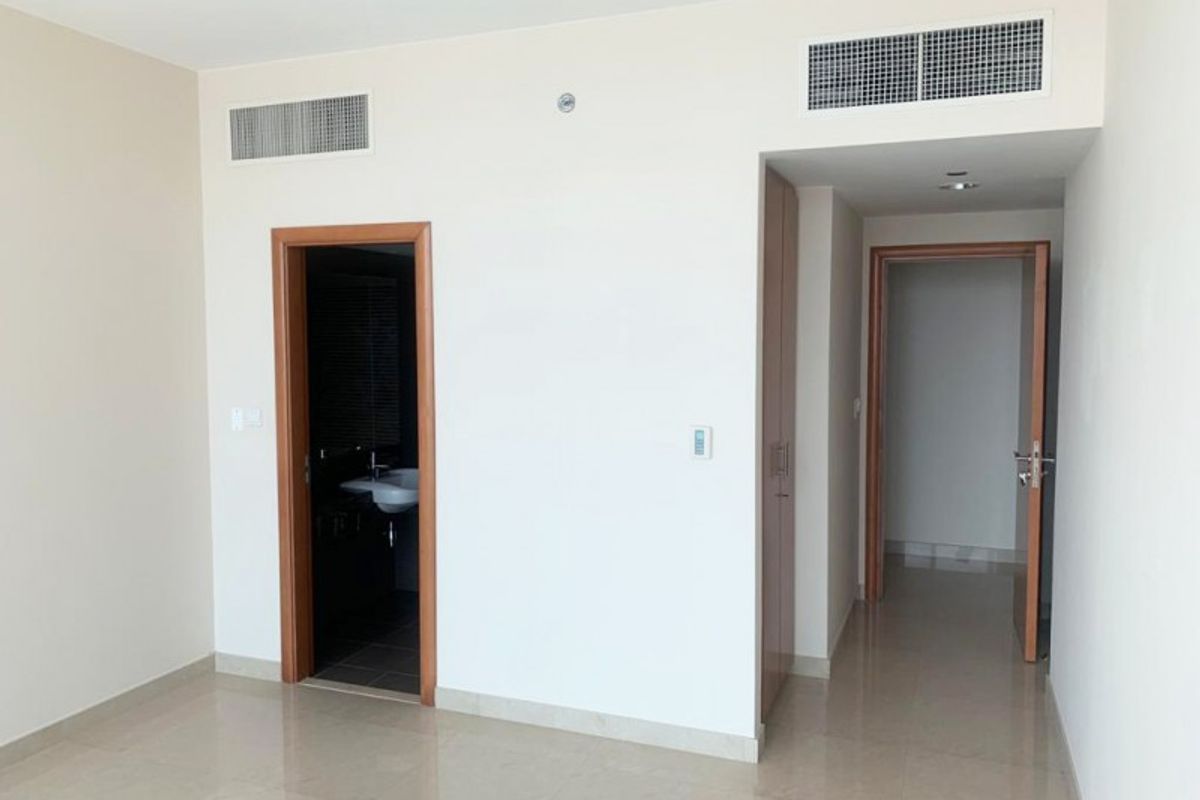 Penthouse in Beach Tower | Maids Room | Canal View