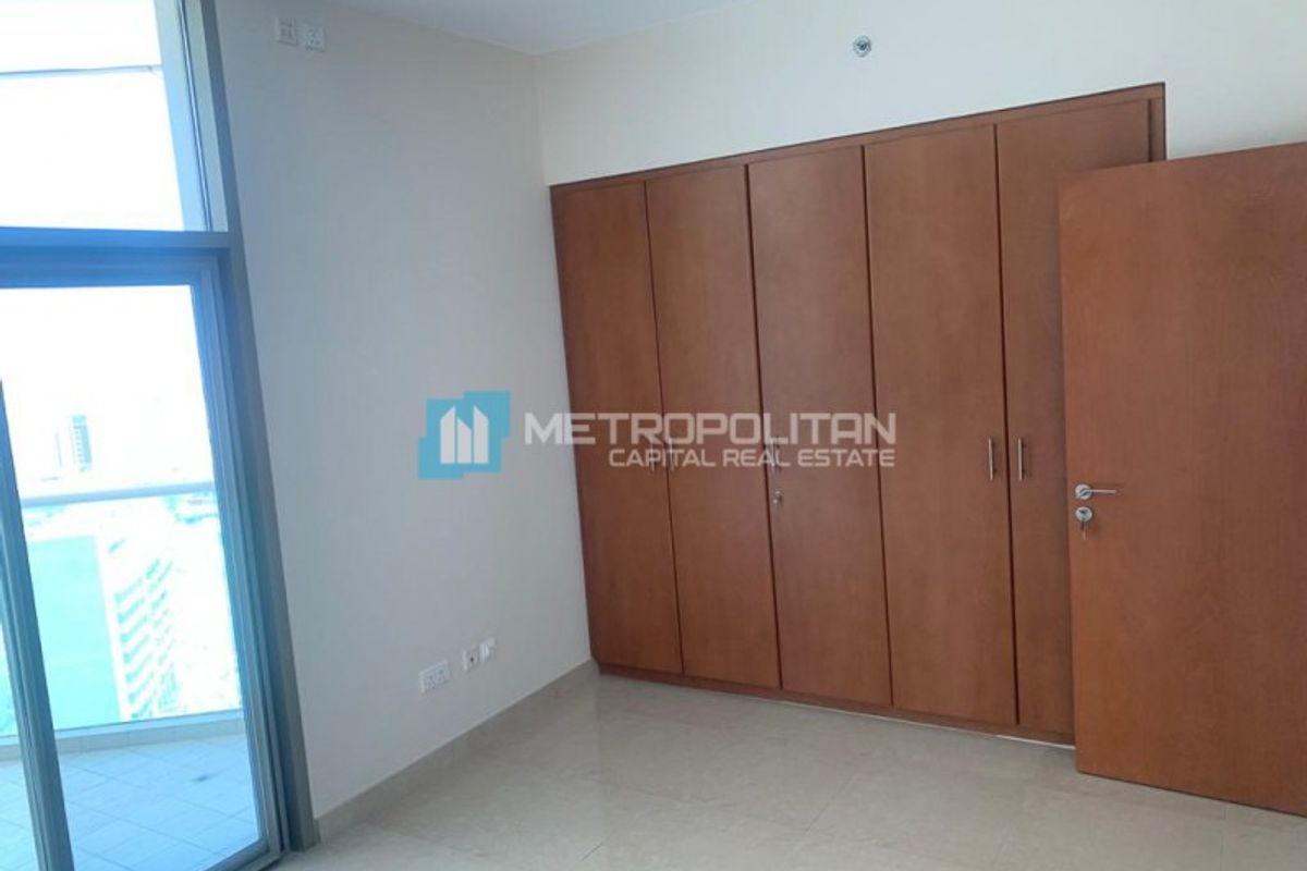 Penthouse in Beach Tower | Maids Room | Canal View