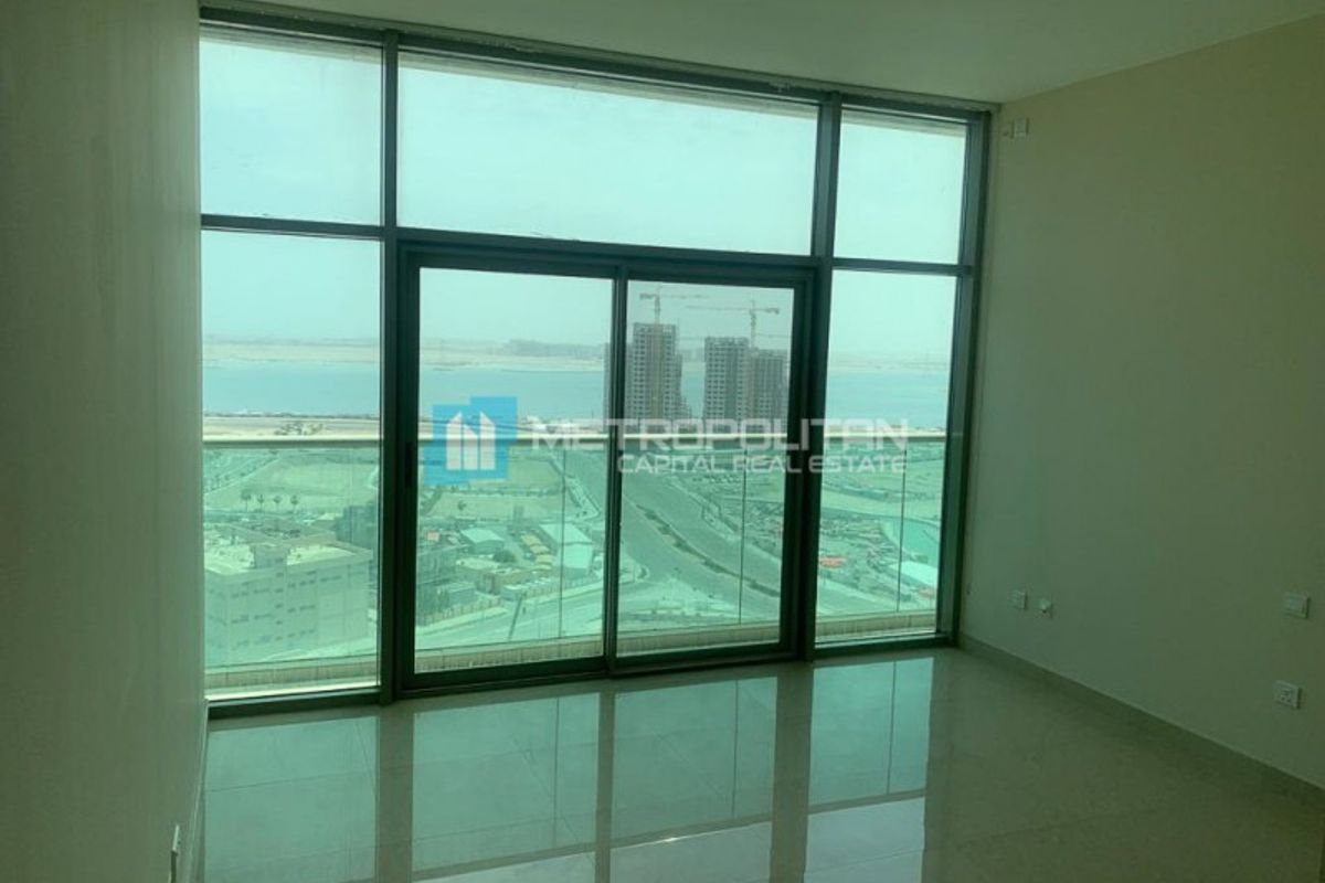 Penthouse in Beach Tower | Maids Room | Canal View