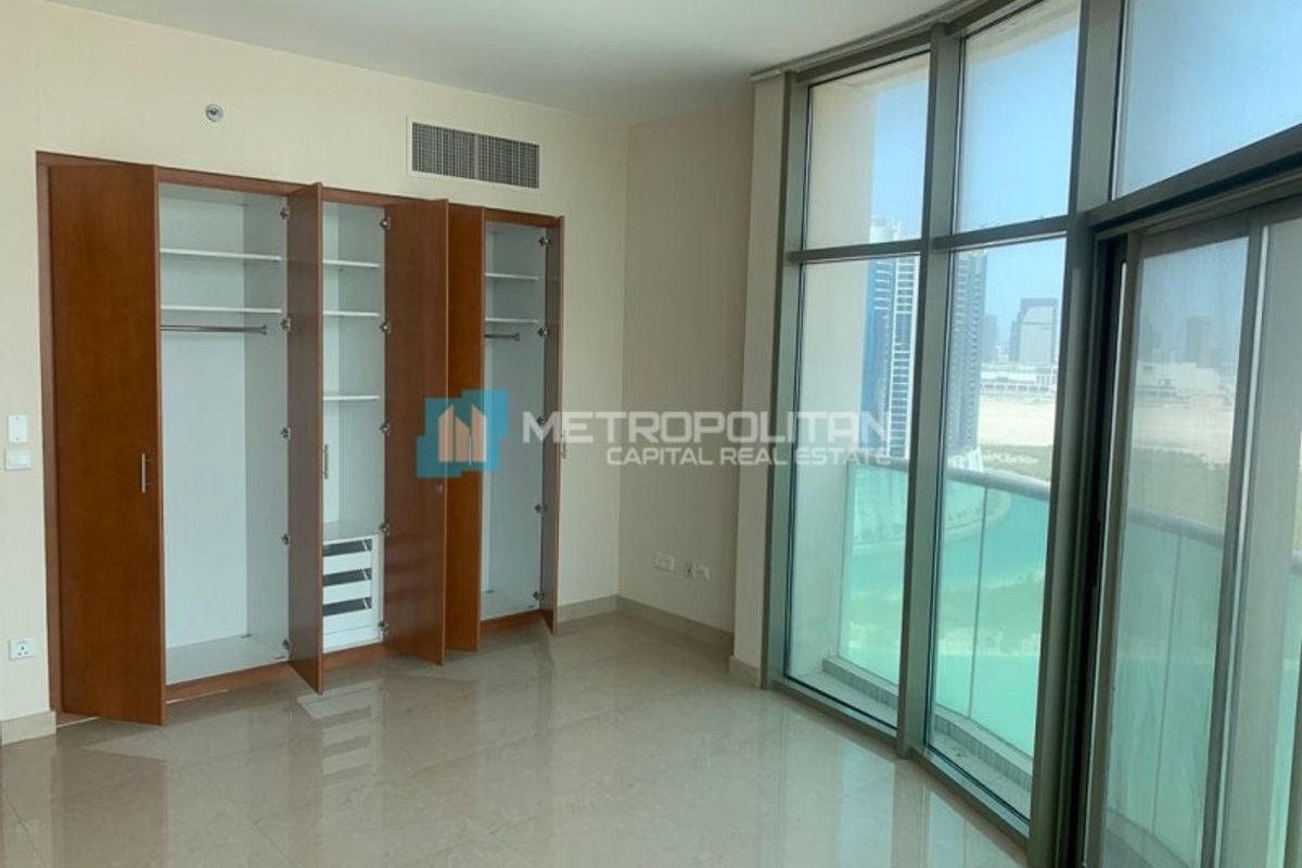 Penthouse in Beach Tower | Maids Room | Canal View
