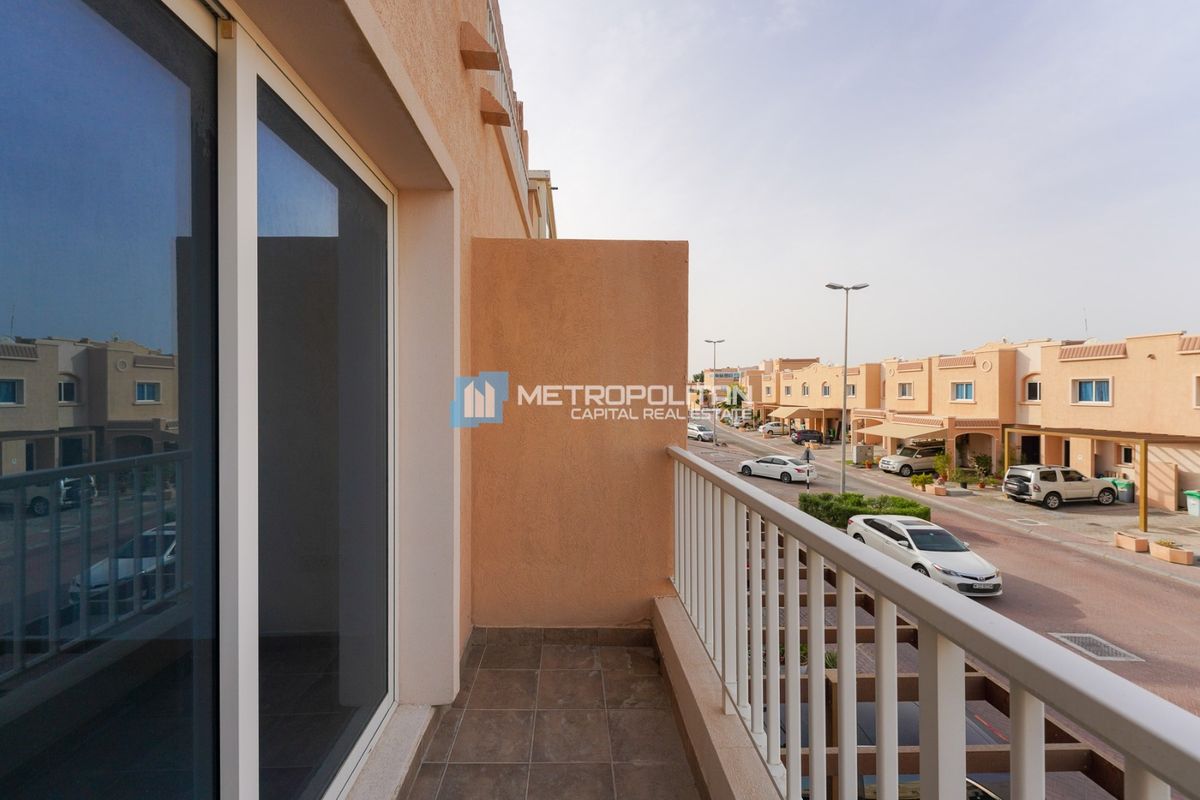 3BR TH | SINGLE ROW | WELL MAINTAINED | NEAR PARK