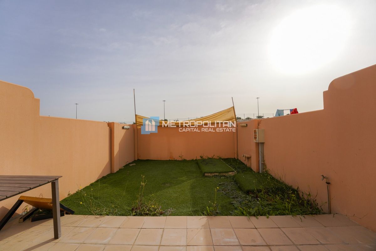 3BR TH | SINGLE ROW | WELL MAINTAINED | NEAR PARK