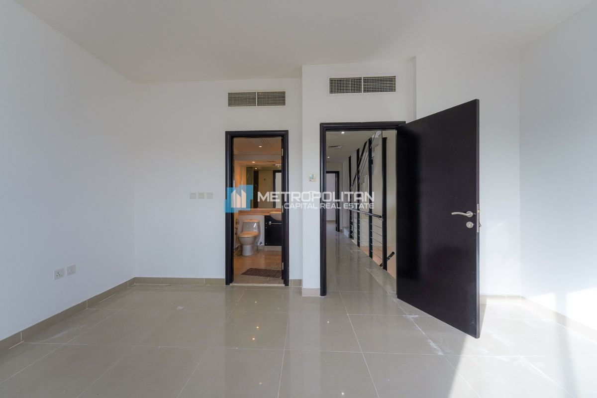 3BR TH | SINGLE ROW | WELL MAINTAINED | NEAR PARK