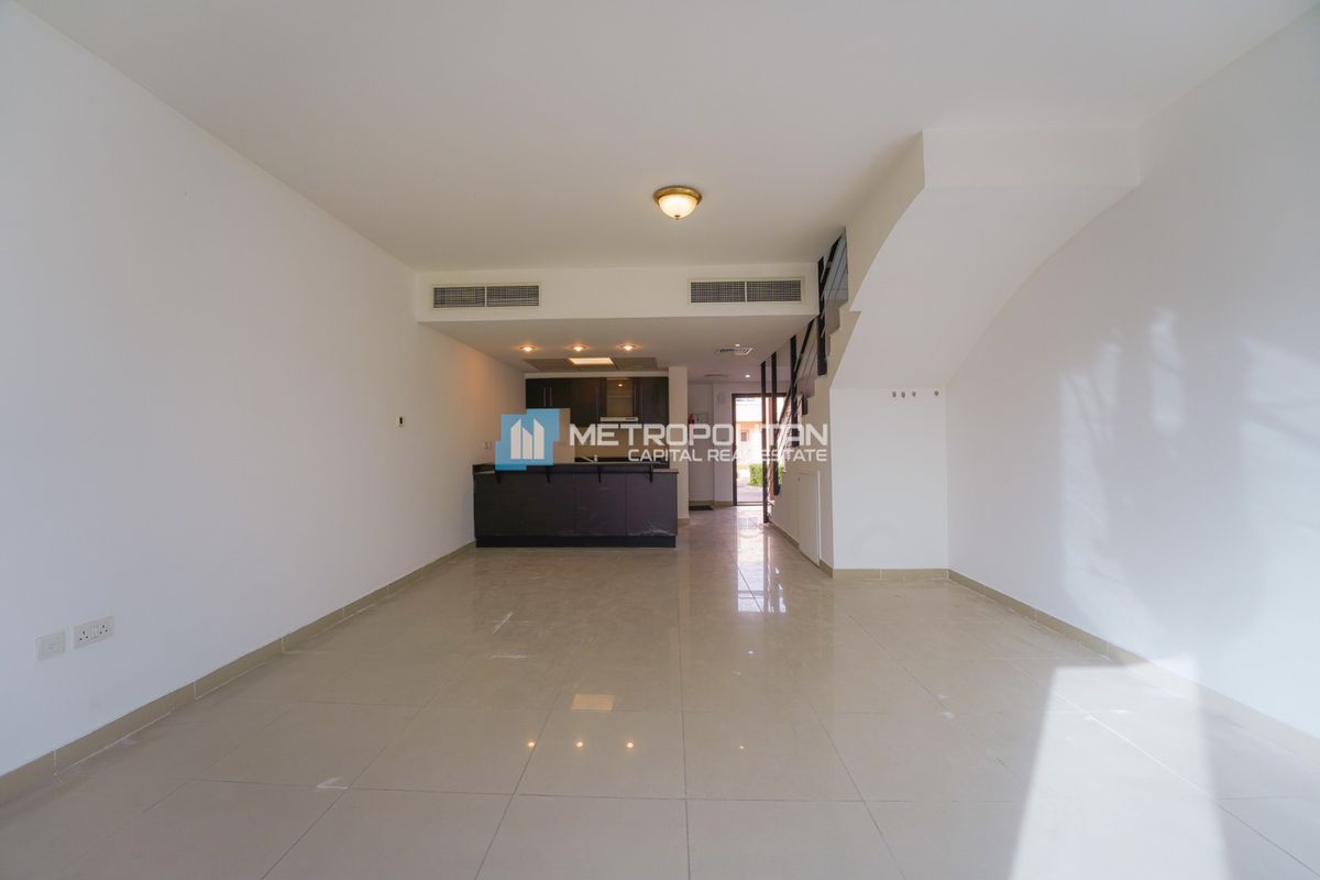 3BR TH | SINGLE ROW | WELL MAINTAINED | NEAR PARK