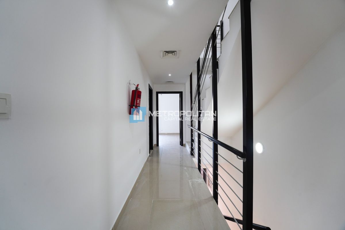 3BR TH | SINGLE ROW | WELL MAINTAINED | NEAR PARK