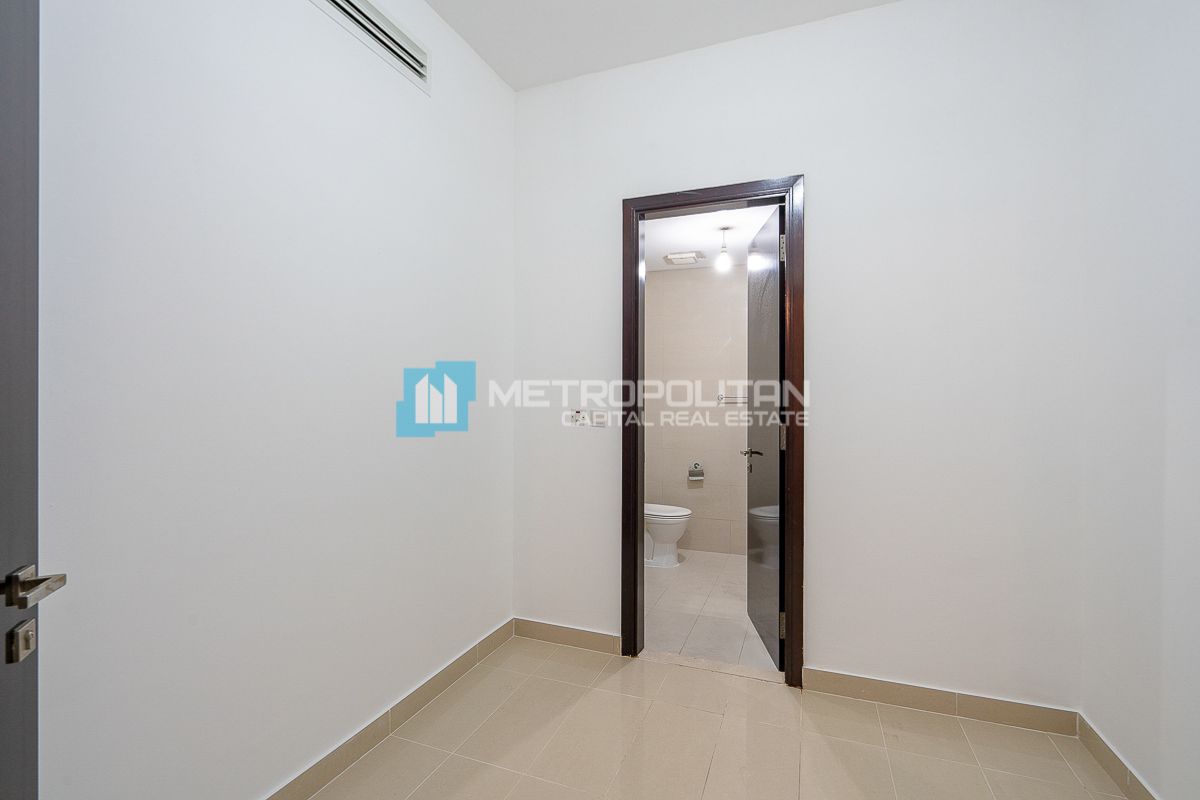 Marina View | Ready to Move | Prime Location