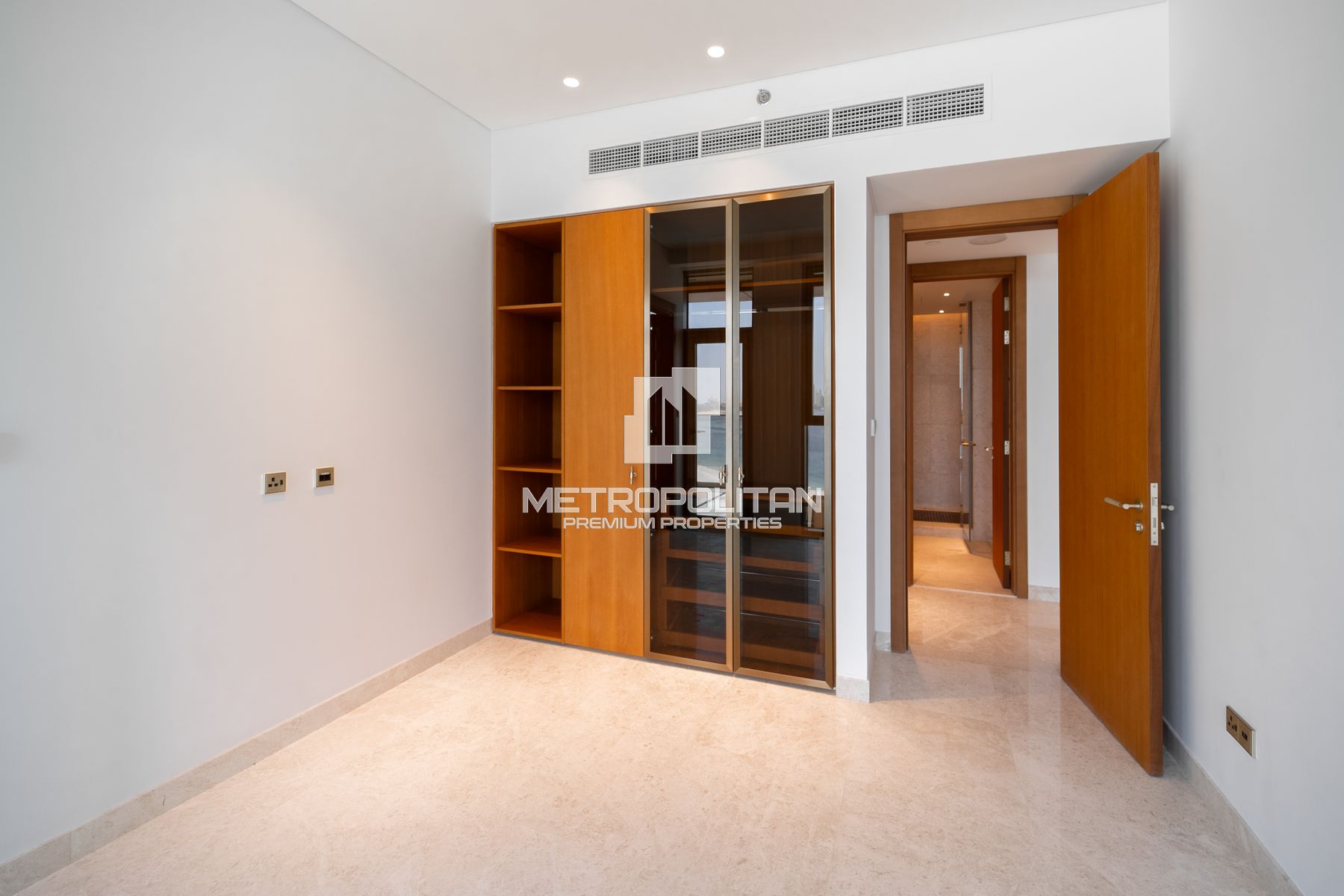 Beachfront Living | Sea View | Vacant photo-14